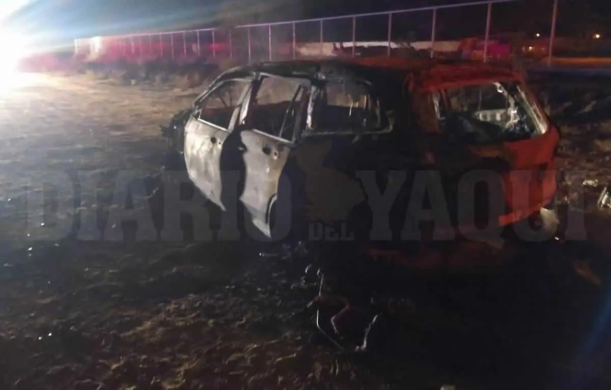 Se incendia camioneta tras persecución