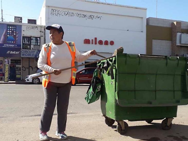Doña Lucina limpia con gusto la ciudad Doña Lucina limpia con gusto la ciudad
