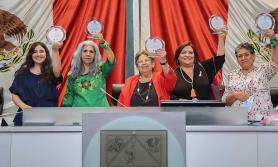 Entregan Presea del Poderío de la Mujer Sonorenses