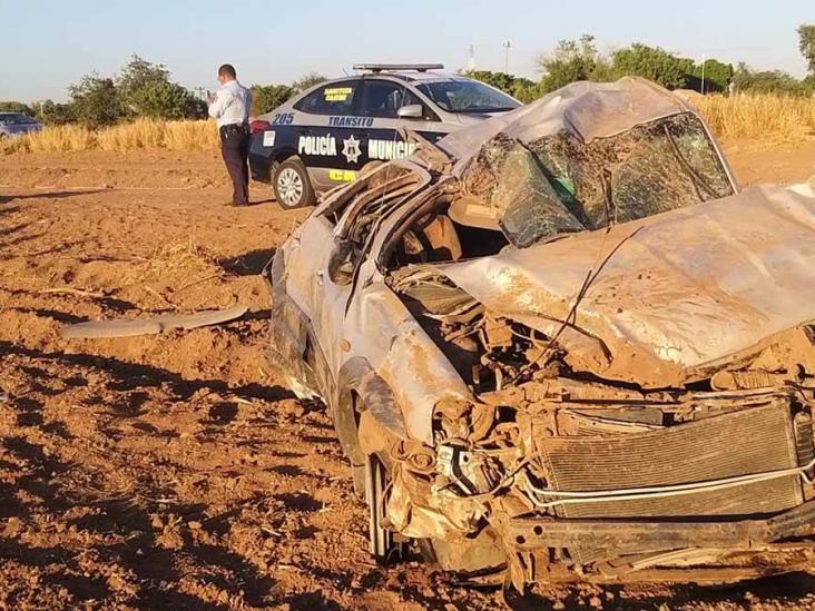 Vuelca camioneta al sur del Campo 2 Vuelca camioneta al sur del Campo 2