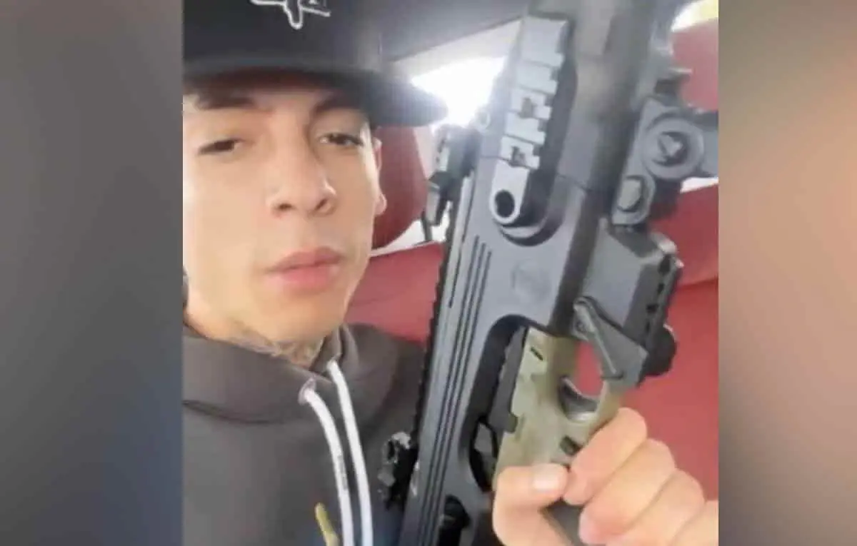 Natanael Cano responde por pasear con armas de fuego en la CDMX