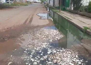 Denuncian vecinos fuga de aguas negras en Valle Dorado