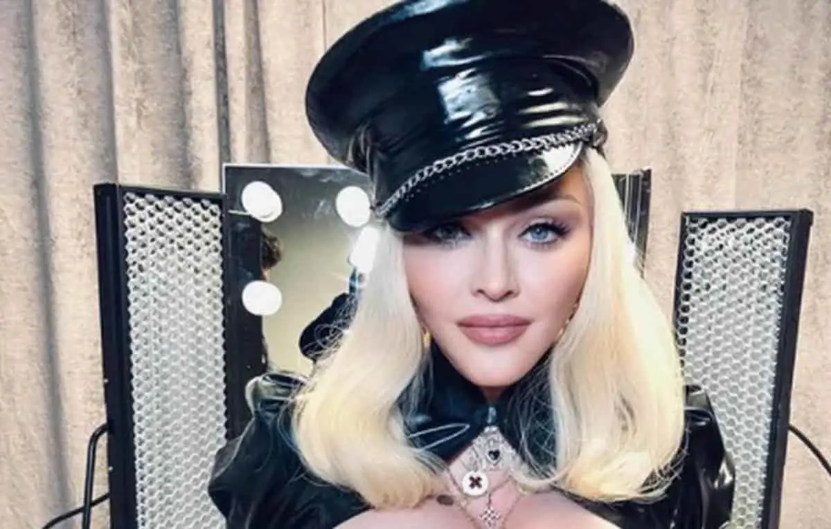 FOTO: A sus 63 años Madonna posa en topless