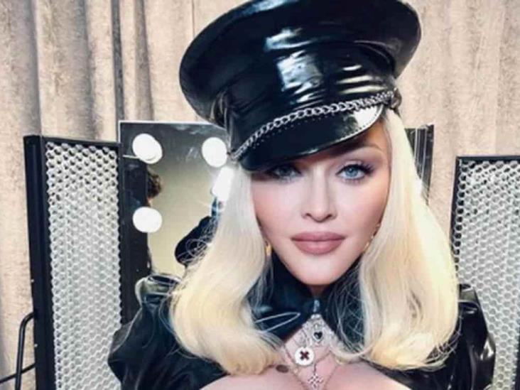 FOTO: A sus 63 años Madonna posa en topless FOTO: A sus 63 años Madonna posa en topless