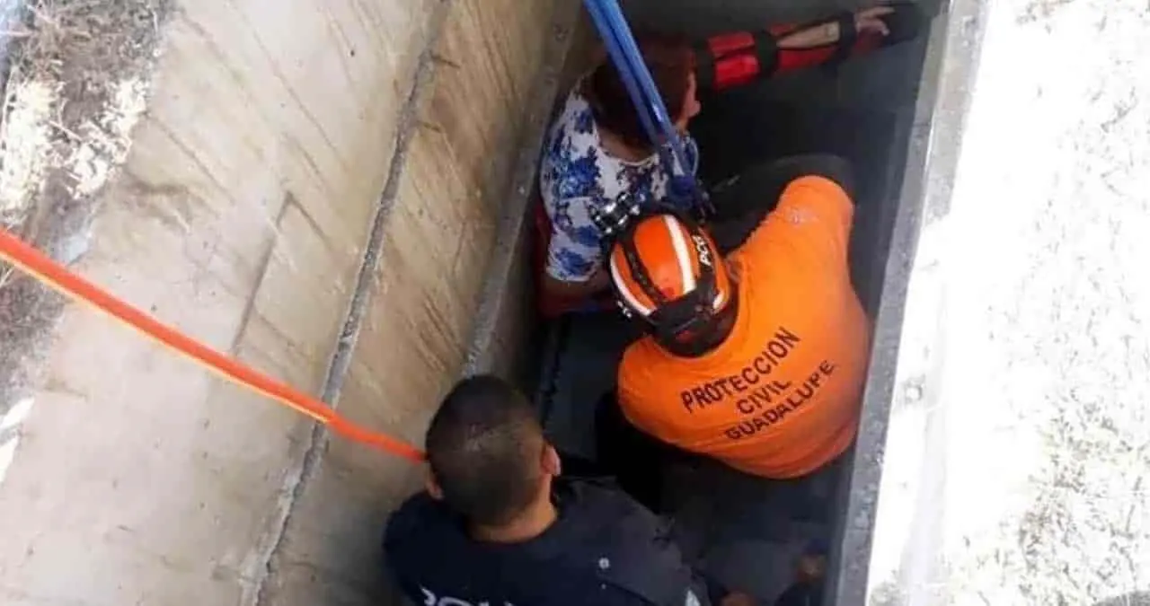 Se lesiona al caer a tumba profunda
