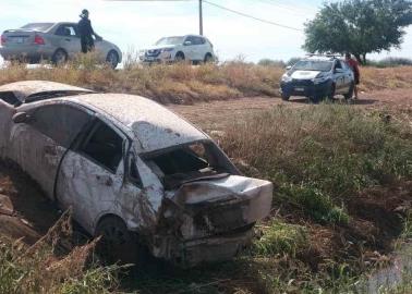 Abandonan auto accidentado en el Valle del Yaqui