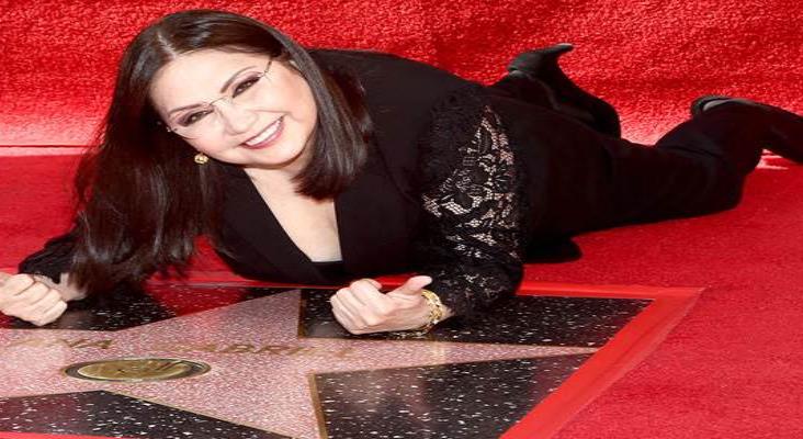 Ana Gabriel ya tiene su estrella en el Paseo de la Fama Ana Gabriel ya tiene su estrella en el Paseo de la Fama
