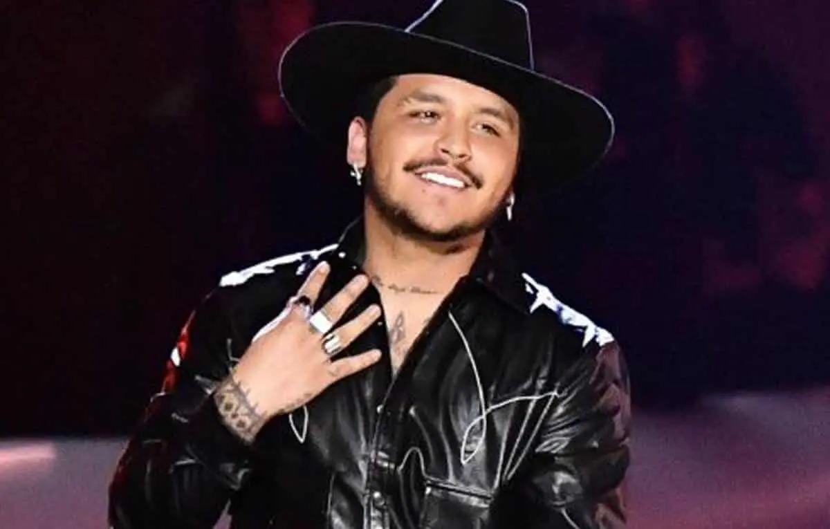 Amenazan con narcomensajes a Christian Nodal