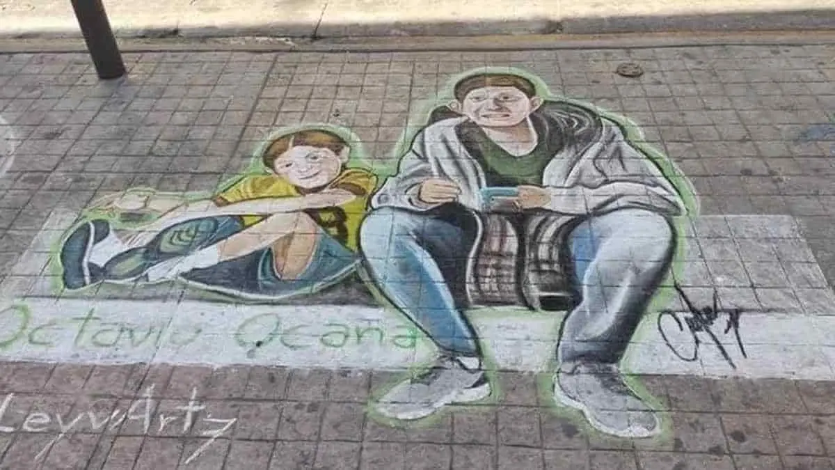 Rinden homenaje a "Benito" con dibujo en una banqueta de Culiacán