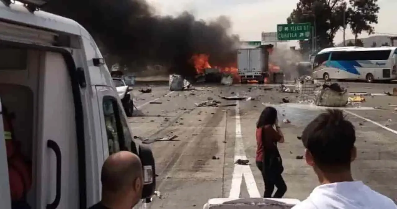 Van 19 fallecidos por camionazo en la México-Puebla