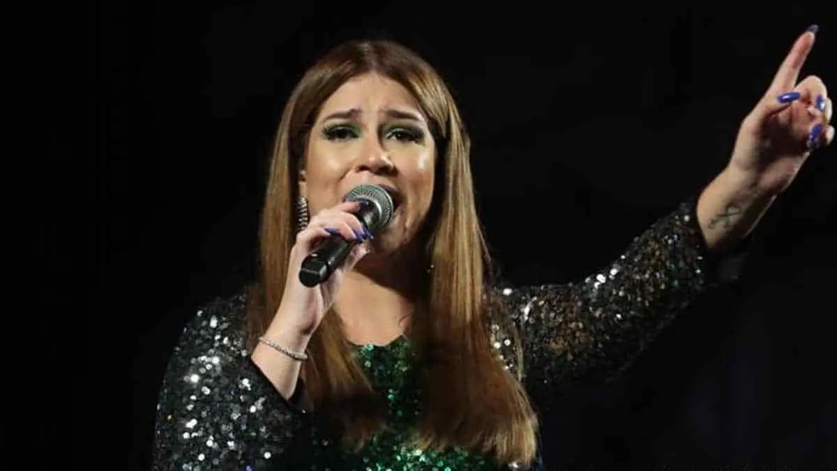 Último video de famosa cantante en el avión antes de morir