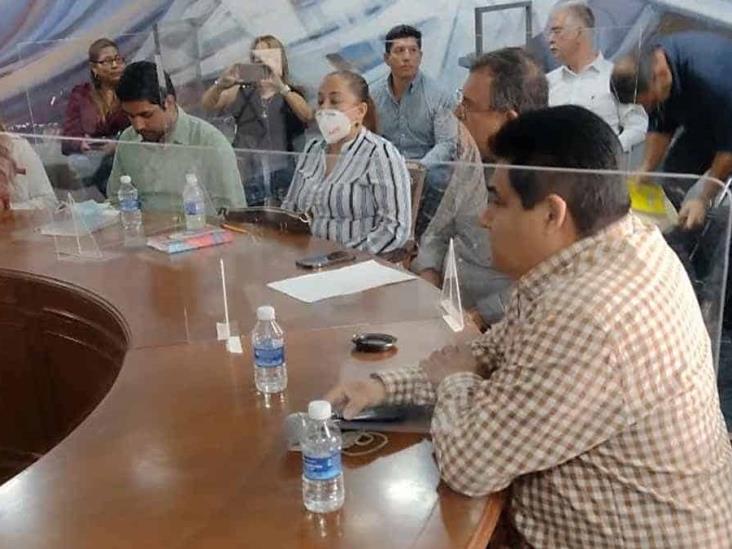 Echa de cabeza a sus familiares Echa de cabeza a sus familiares