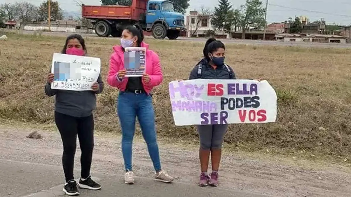 Frustrados por no poder violarla, la matan e intentan quemarla