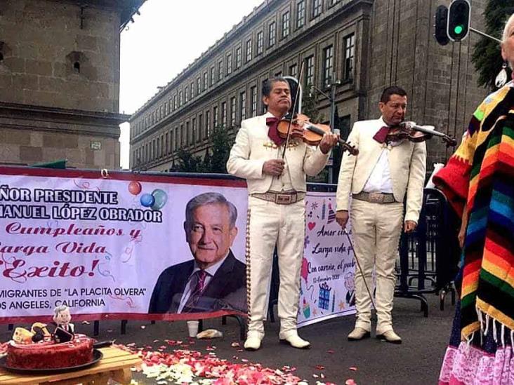 Diario del Yaqui - VIDEO: AMLO cumple años y ciudadanos le cantan Las  Mañanitas