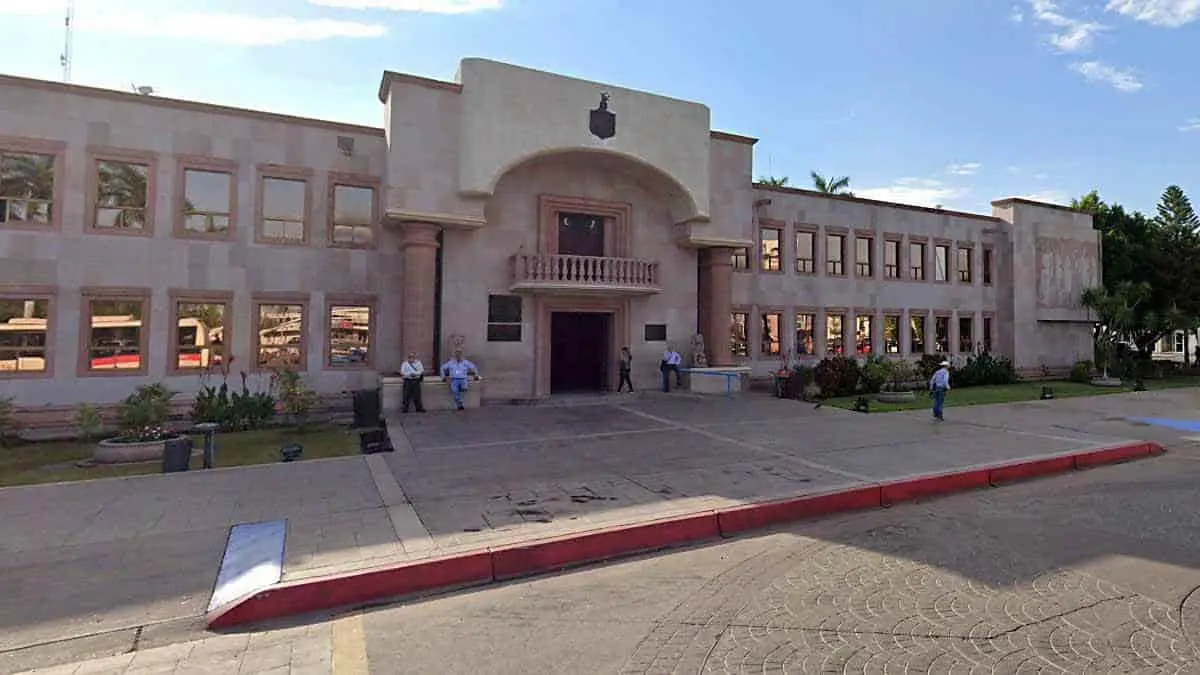 Exfuncionarios de Cajeme se inmortalizan en mural de Palacio