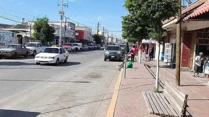 Taxistas de unen fuerzas contra choferes de app Taxistas de unen fuerzas contra choferes de app