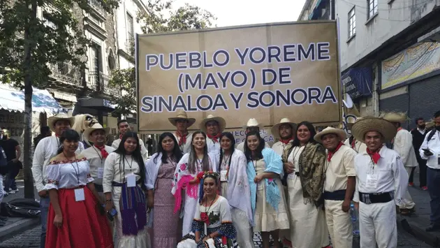 AMLO destacan a Mayos en desfile
