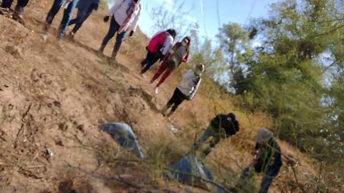 Buscadoras hallan restos humanos en varios tambos