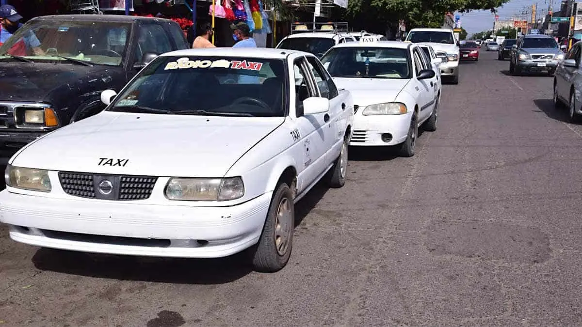 Taxistas se dicen hostigados