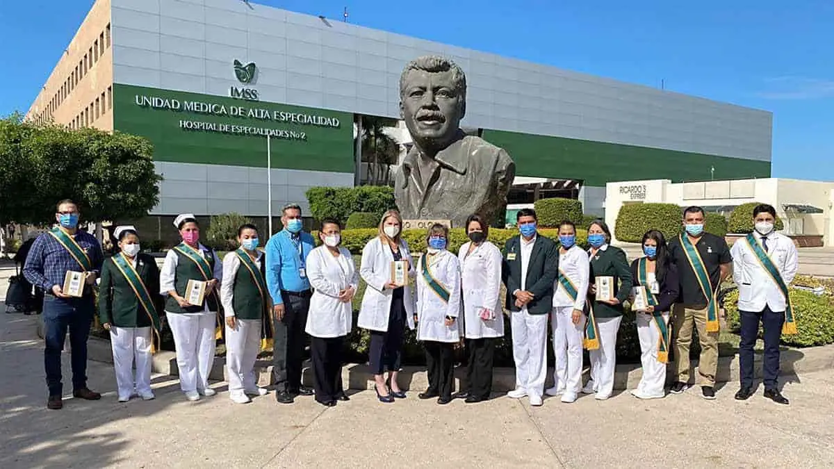 Personal del IMSS celebra su labor durante la pandemia