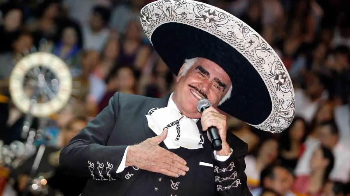 Se complica salud de Vicente Fernández;vuelve a terapia intensiva