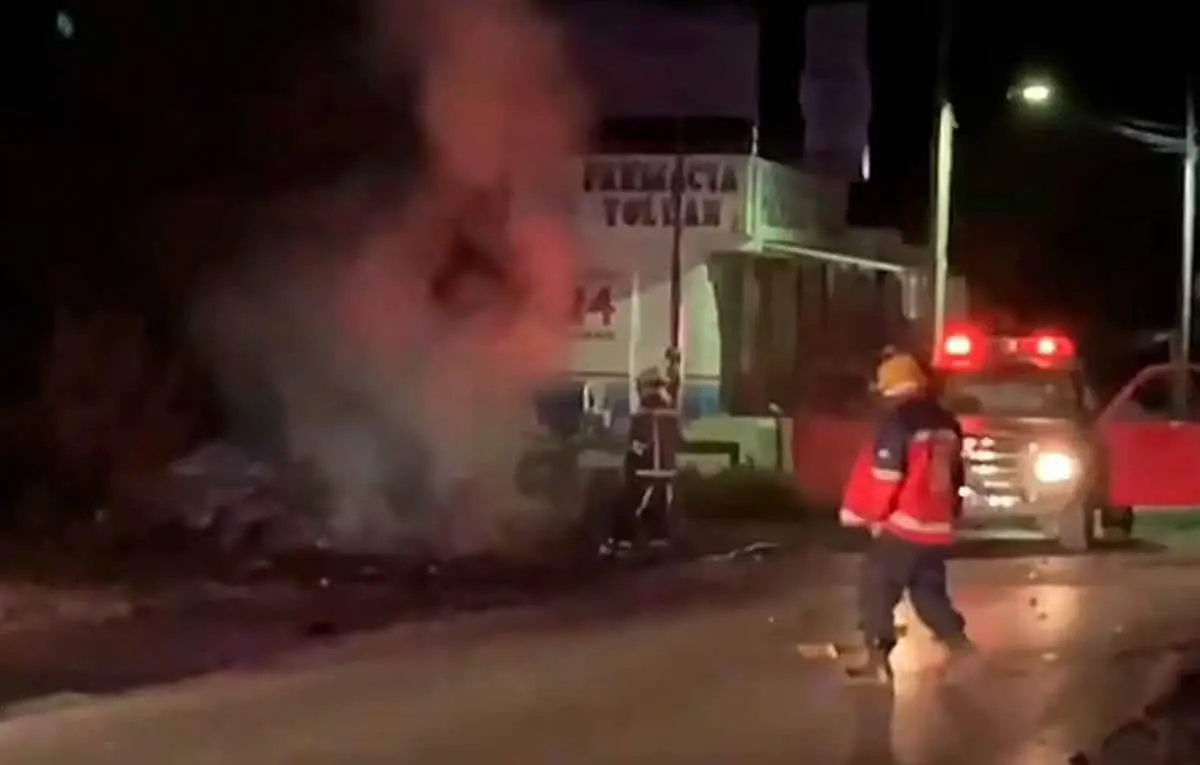 Con auto bomba, comando armado libera a 9 reos