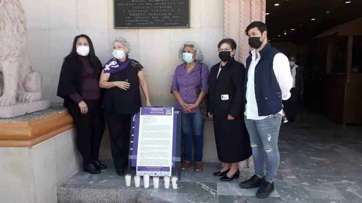 Colocan veladoras en Palacio Municipal por Marisol