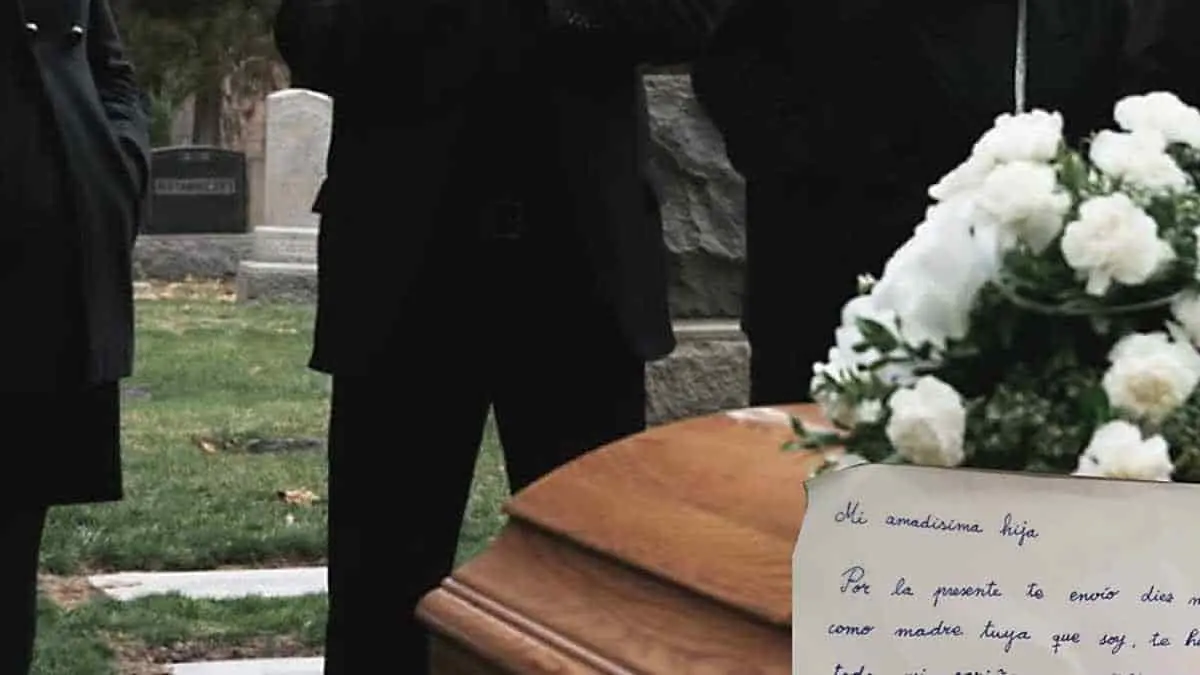 Deja en una esquela que no quería hipócritas en su funeral