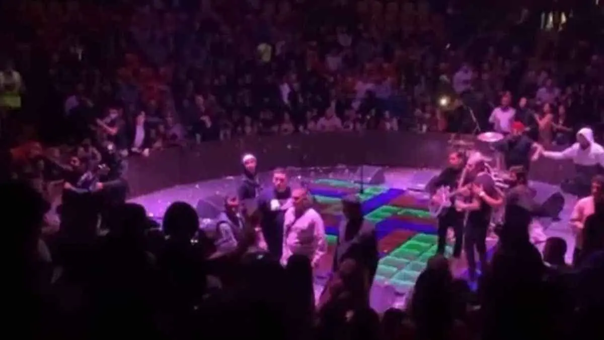 VIDEO. Escolta del Grupo Codiciado golpea y dispara a un fan