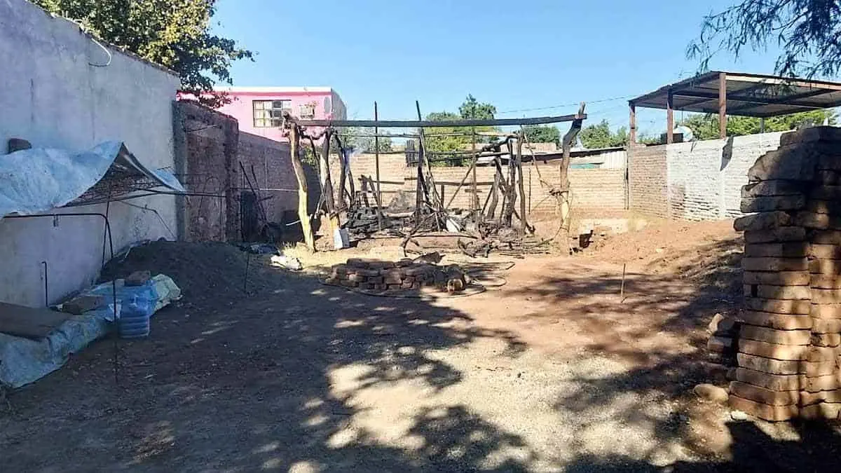 Arde palapa en la Matías Méndez