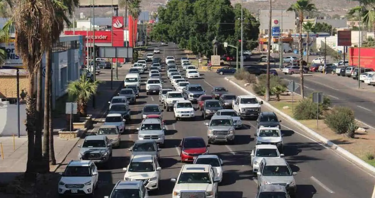 "Inundan" autos a Hermosillo