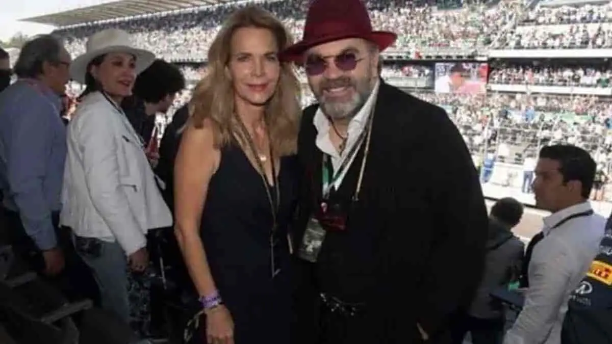 Mijares luce feliz y enamorado con su nueva novia