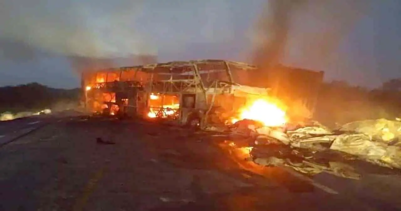 Choque en Tamaulipas deja 4 calcinados y 15 heridos