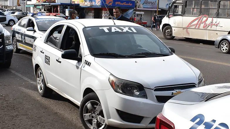 Favorecen fiesteros a taxistas