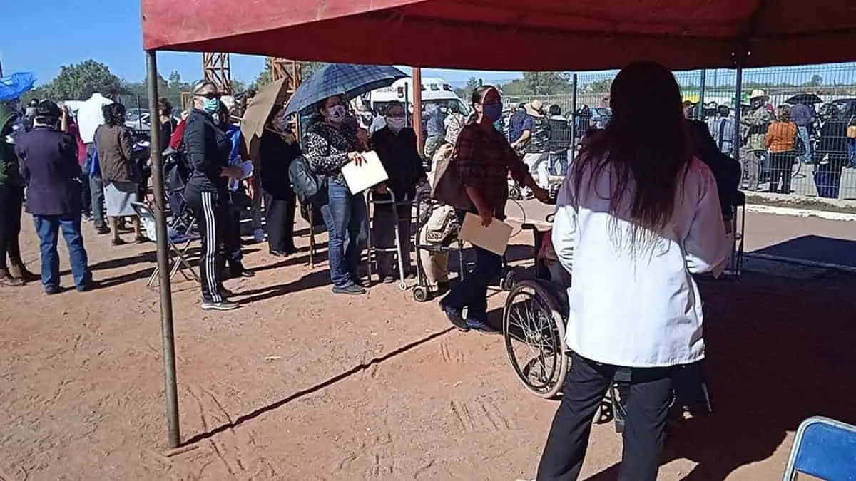 Refuerzo para adultos mayores inicia con el pie izquierdo