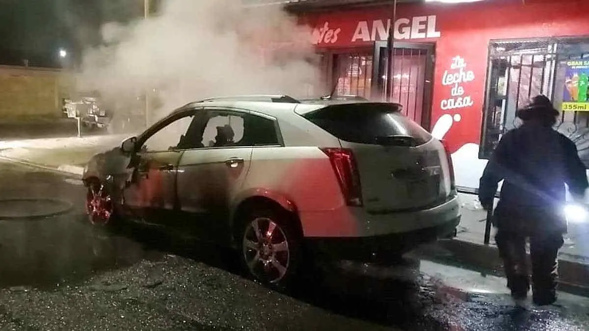 Se incendia camioneta en Los Héroes