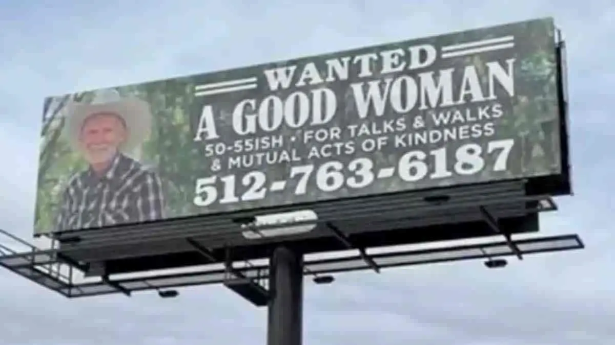Abuelito de 66 años busca el amor mediante espectaculares