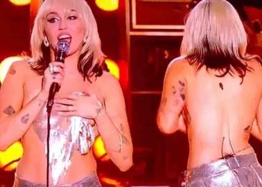 VIDEO. Miley Cyrus casi se queda desnuda en el escenario