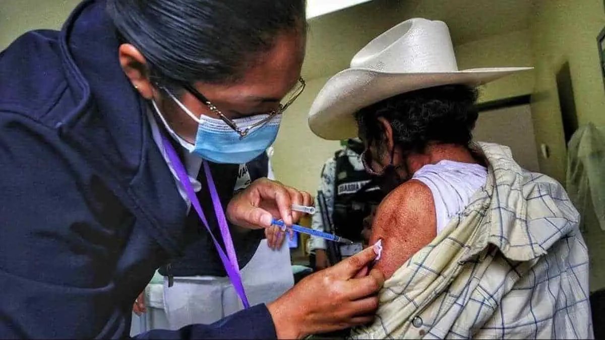 Alistan vacunación de refuerzo a los de 60 y más en el Mayo