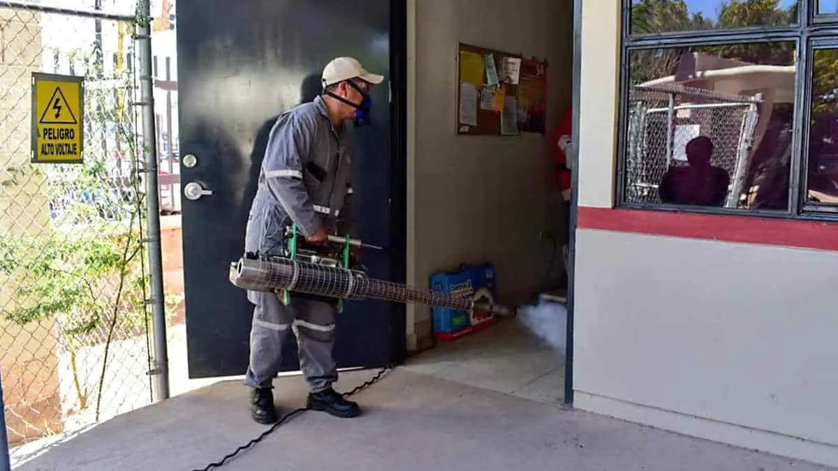 Comienza la fumigación en escuelas de riesgo