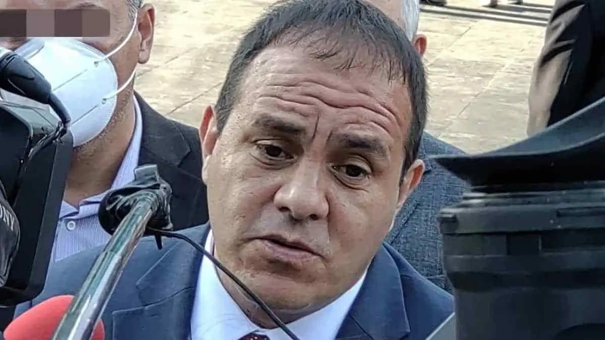 Cuelgan narcomantas contra Cuauhtémoc Blanco