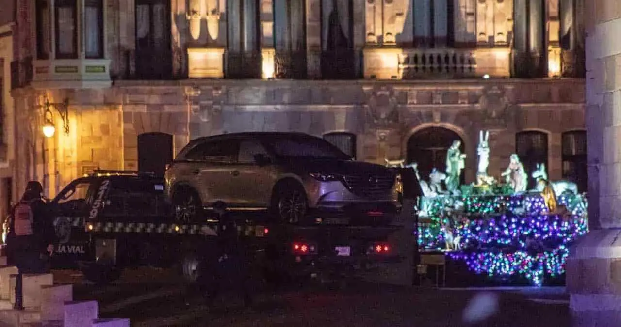 Abandonan 10 cuerpos frente a Palacio Municipal de Zacatecas