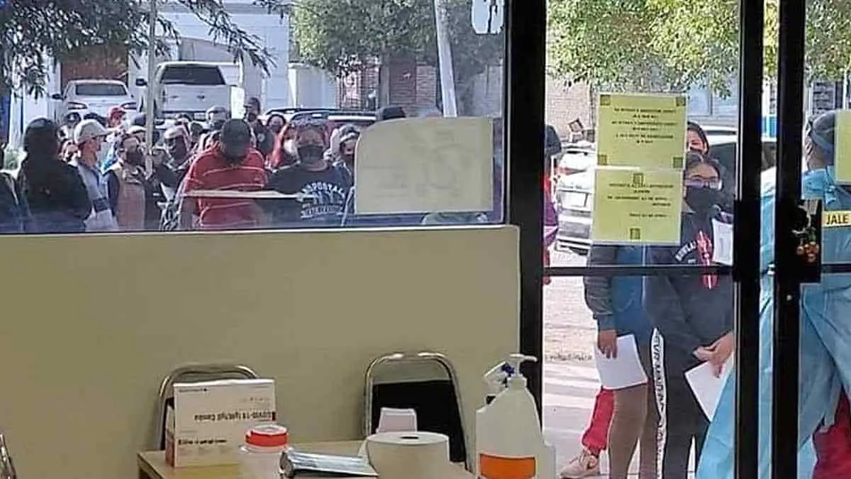 Ola de contagios de Covid-19 abruma al sur de Sonora