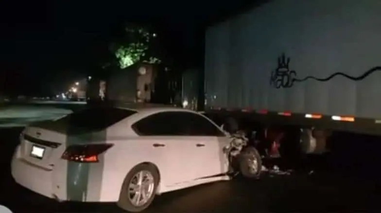 Choca con tráiler en el Parque Industrial