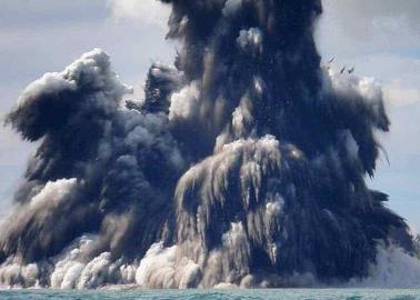 VIDEO: Volcán submarino hace erupción y provoca tsunami en Tonga