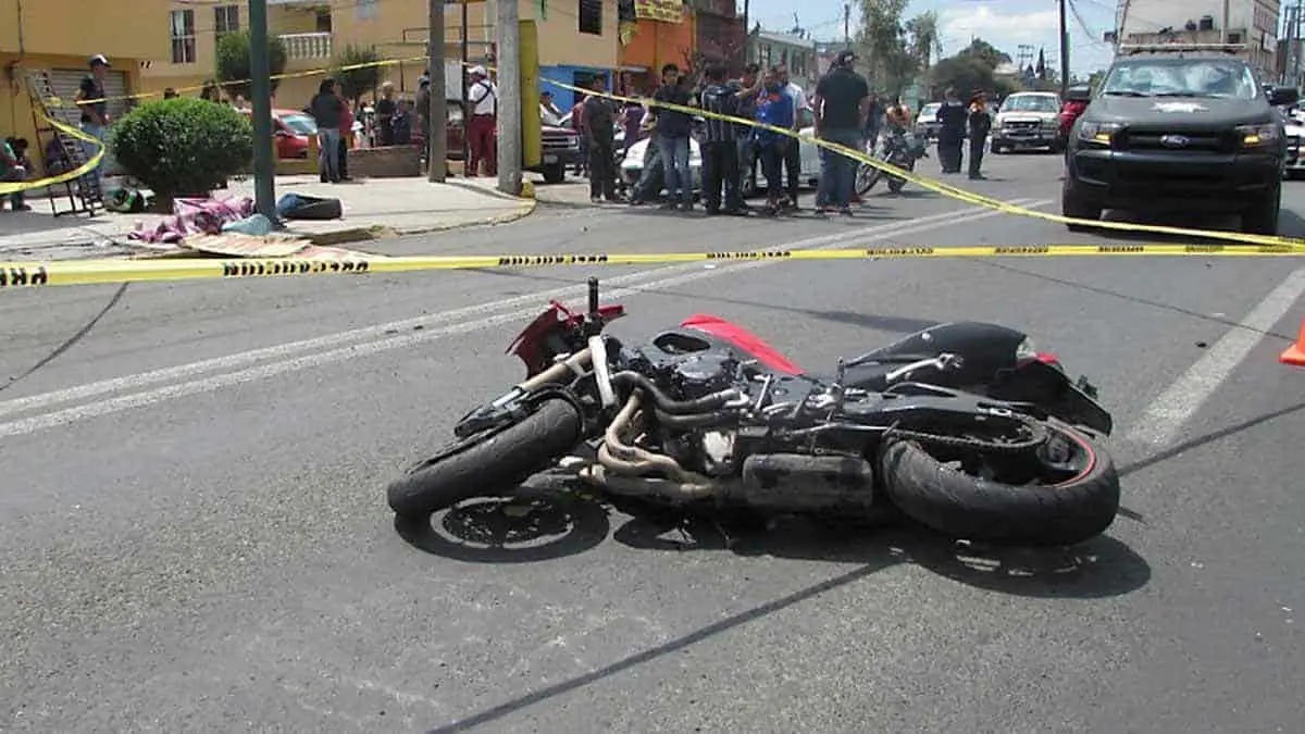Hombre se acerca a ver accidente y era su papá