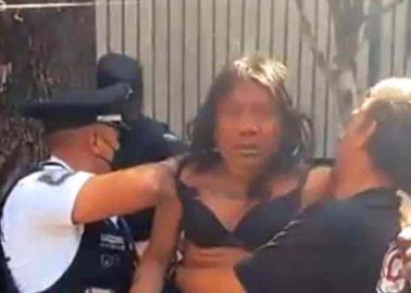 VIDEO. Mujer trans intenta colgarse frente a oficinas de gobierno