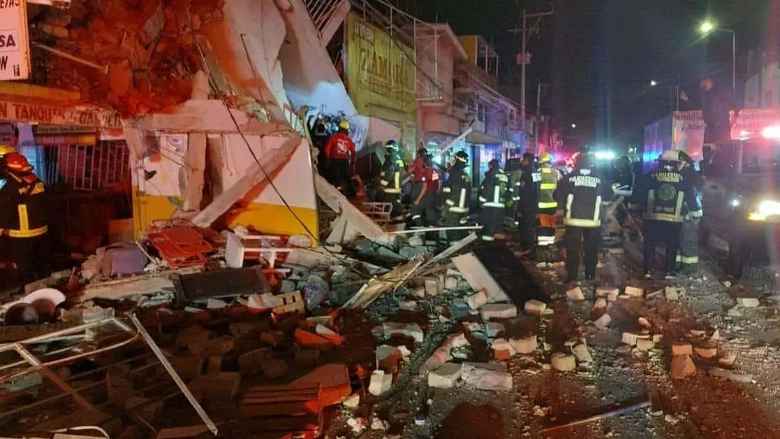 Explosión de tanque de gas provoca derrumbe de edificio