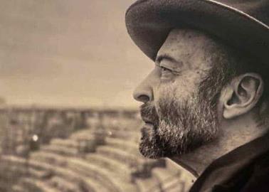 Muere anciano fotógrafo congelado en una banqueta de París