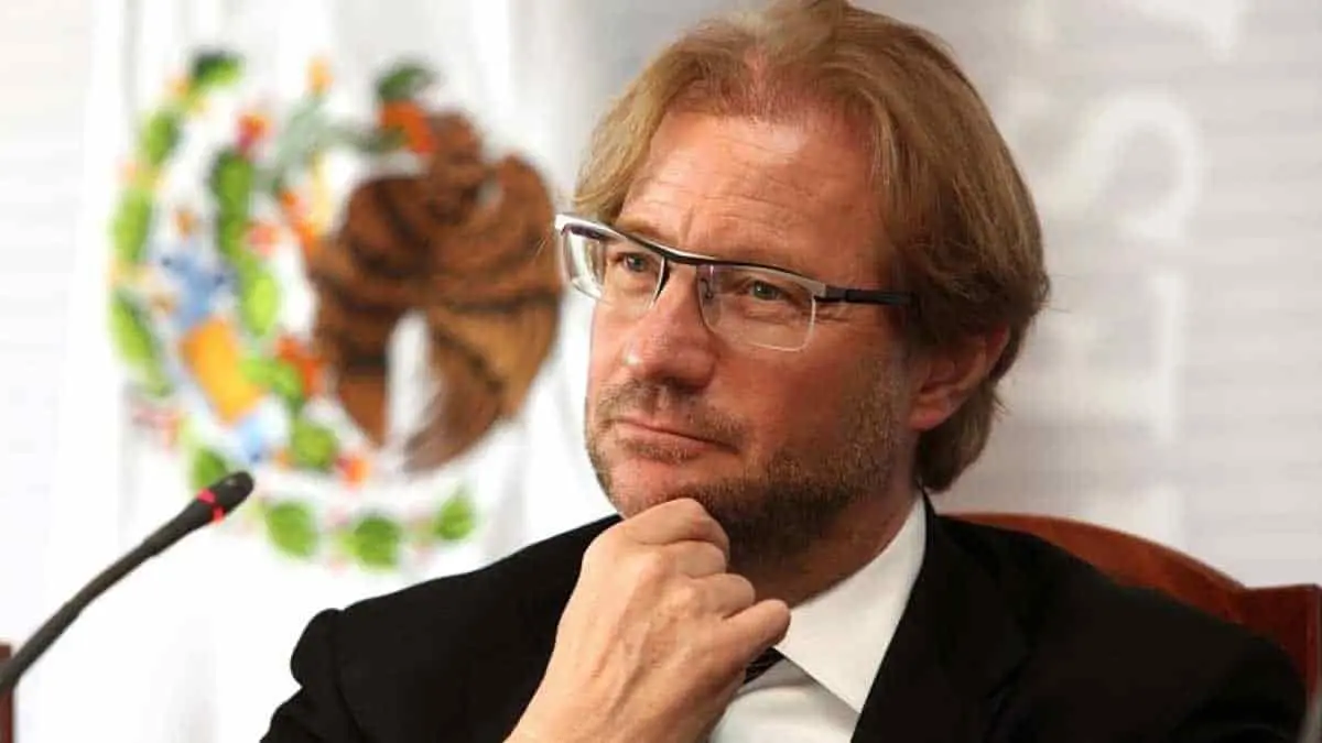 Presentan dos solicitudes más de extradición contra Andrés Roemer
